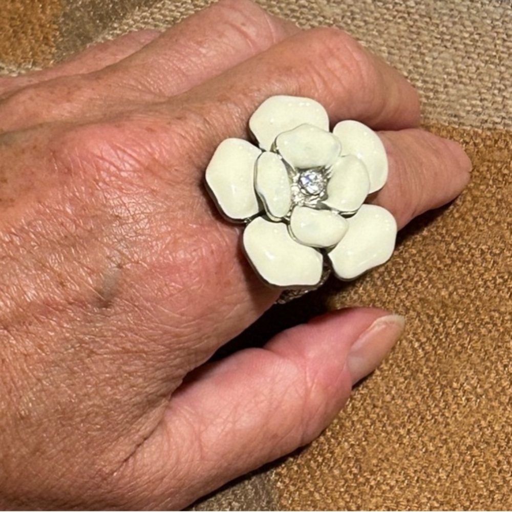 Boho Beachy Chunky White Floral stretch  elasticized cocktail ring
